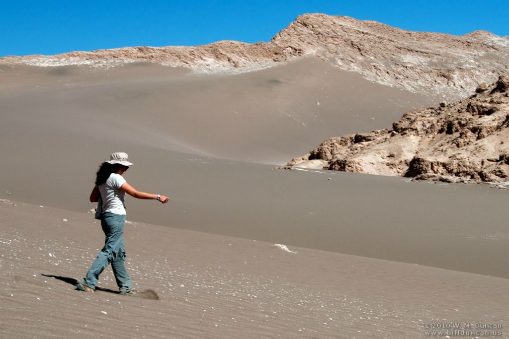 Crosing the dunes in the Valley of the Moon