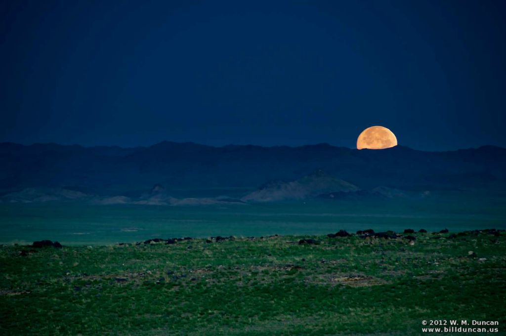 Moonset at Daw