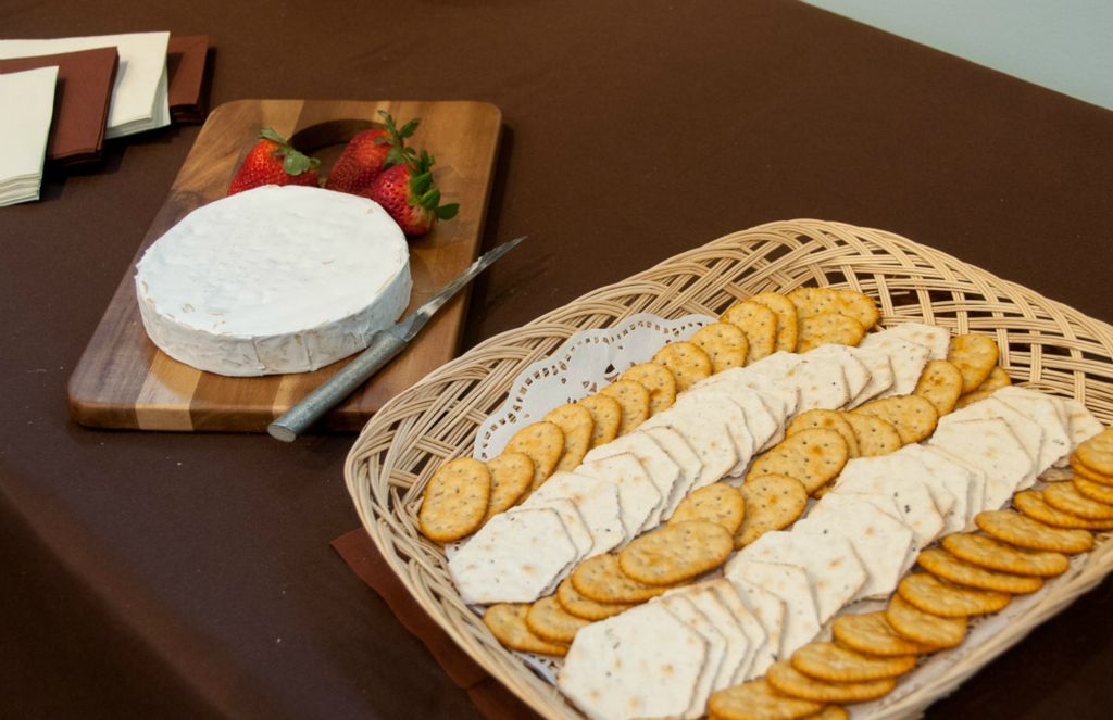 The party begins with hors d'oeuvres.